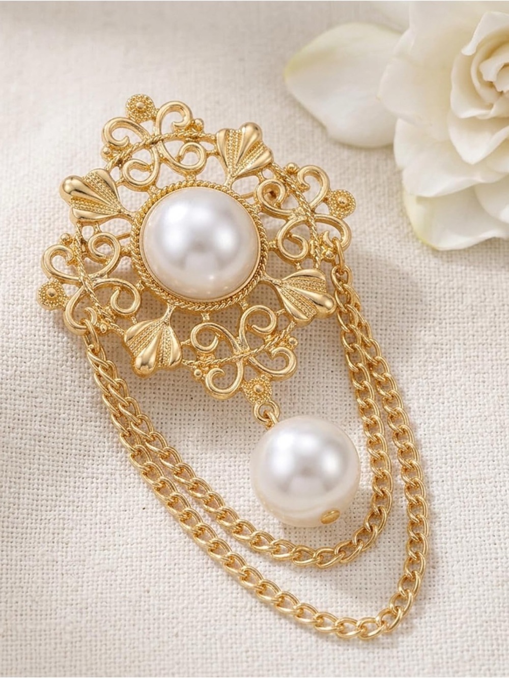 Vintage Gold Chain Tassel Filigree Brooch with White Pearls